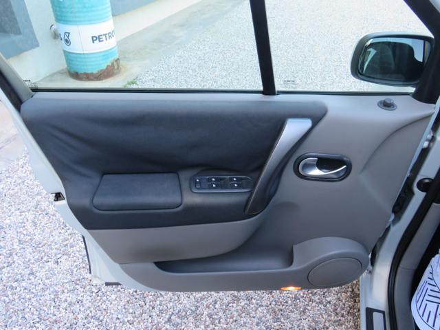 RENAULT Scenic 1.6 16V Confort Dynamique