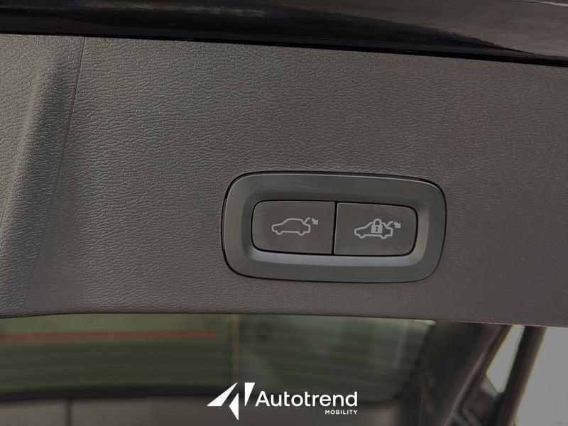 Volvo XC40 Recharge T4 129+82 CV Plug-In Hybrid Automatica Recharge Plus Dark