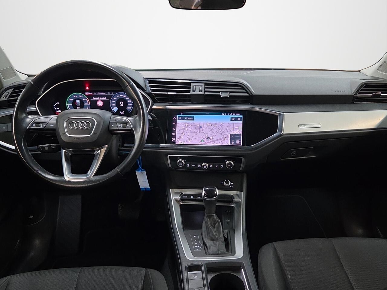 Audi Q3 45 TFSI e S tronic Business