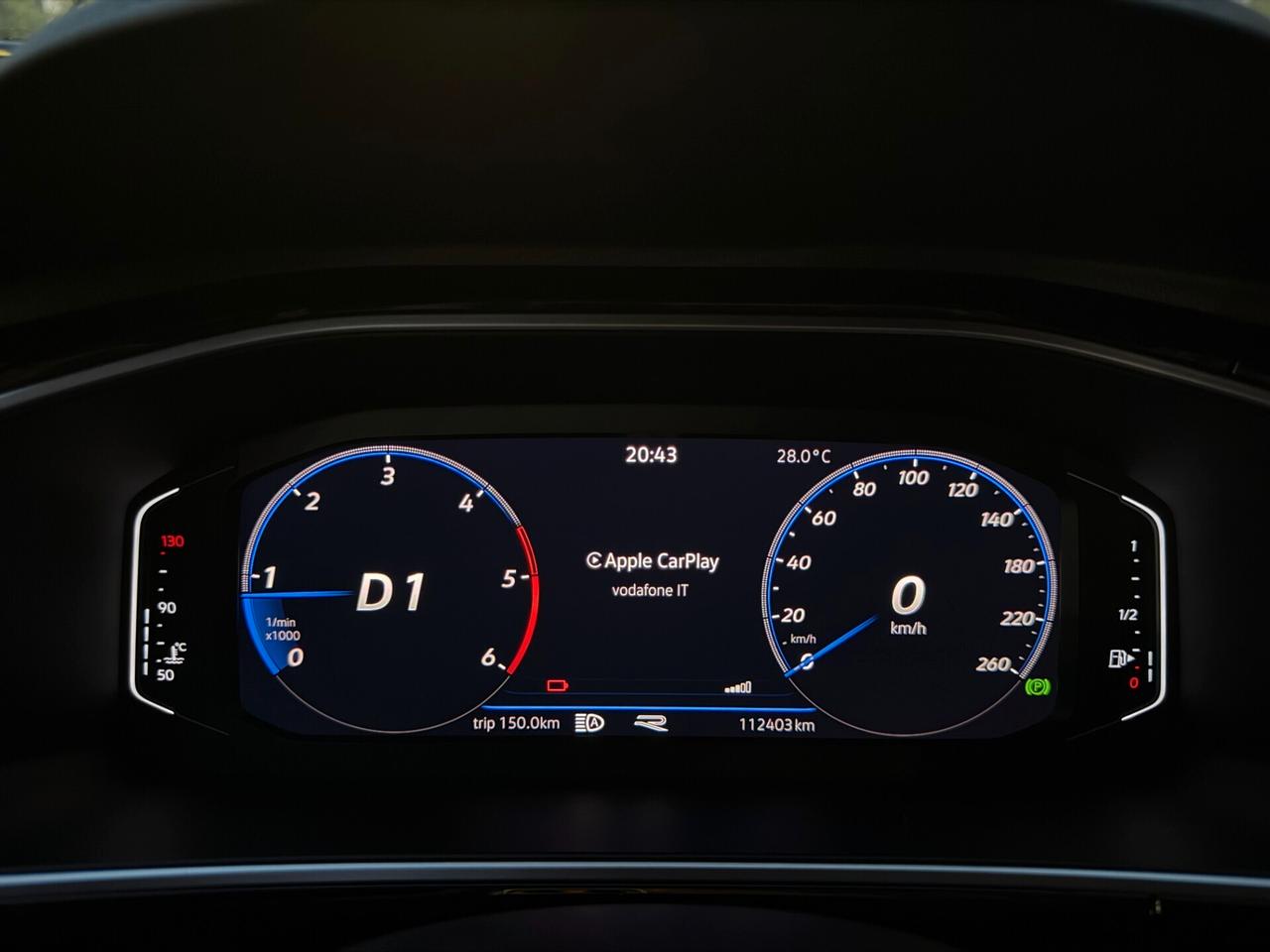 Volkswagen T-Roc R-LINE/2.0 150 CV/18"/FULL LED/CAR PLAY