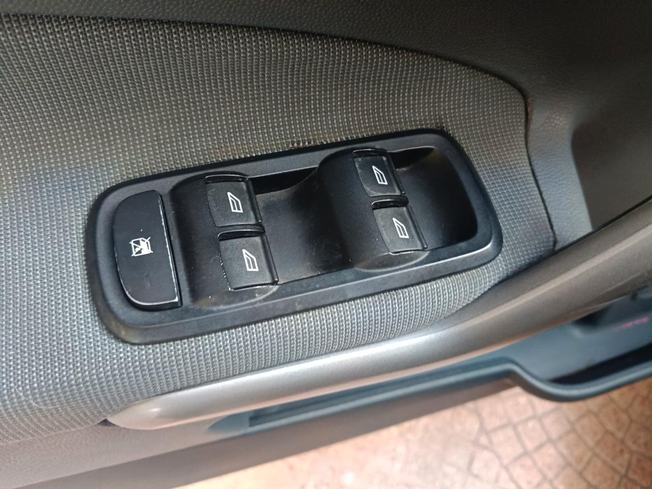 FORD FIESTA 1.2 5 PORTE-NEOPATENTATI-Euro5490
