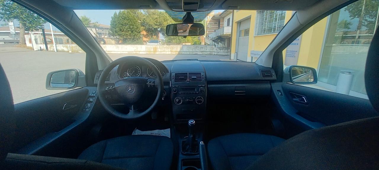 Mercedes-Benz Classe A 160 BlueEFFICIENCY Benzina cc. 1.5 CV. 95 - 5 Porte 5 Posti Euro 5 Utilizzabile anche per i Neopatentati.