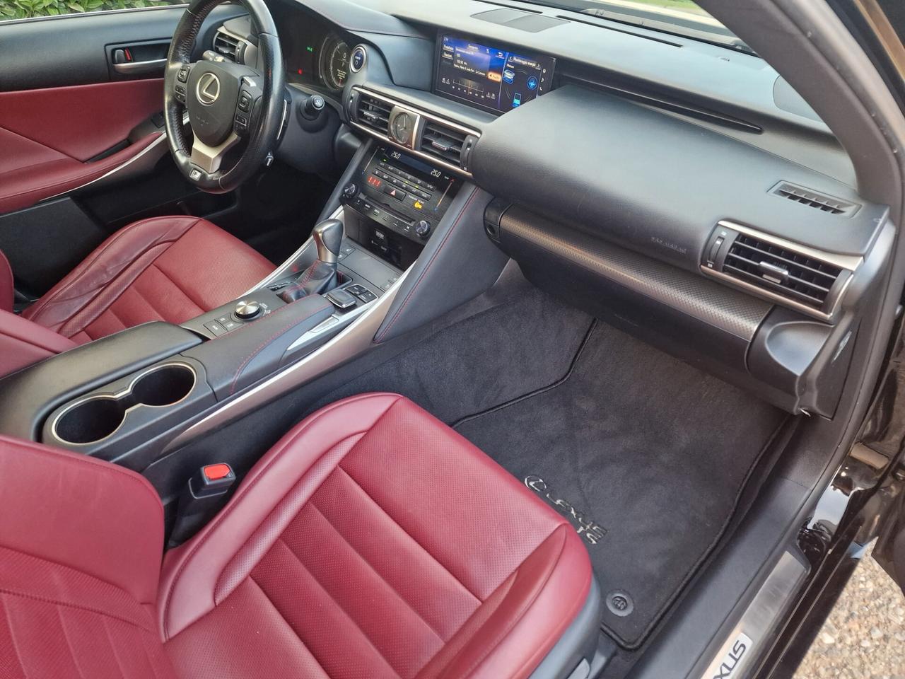 Lexus IS 300 Hybrid FSport
