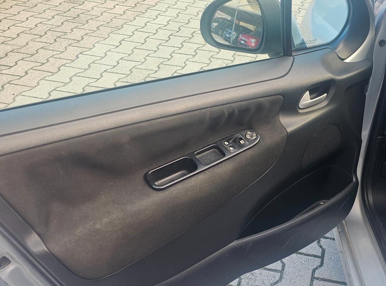 Peugeot 207 1.4 VTi 95CV 5p. X Line Neopatentati