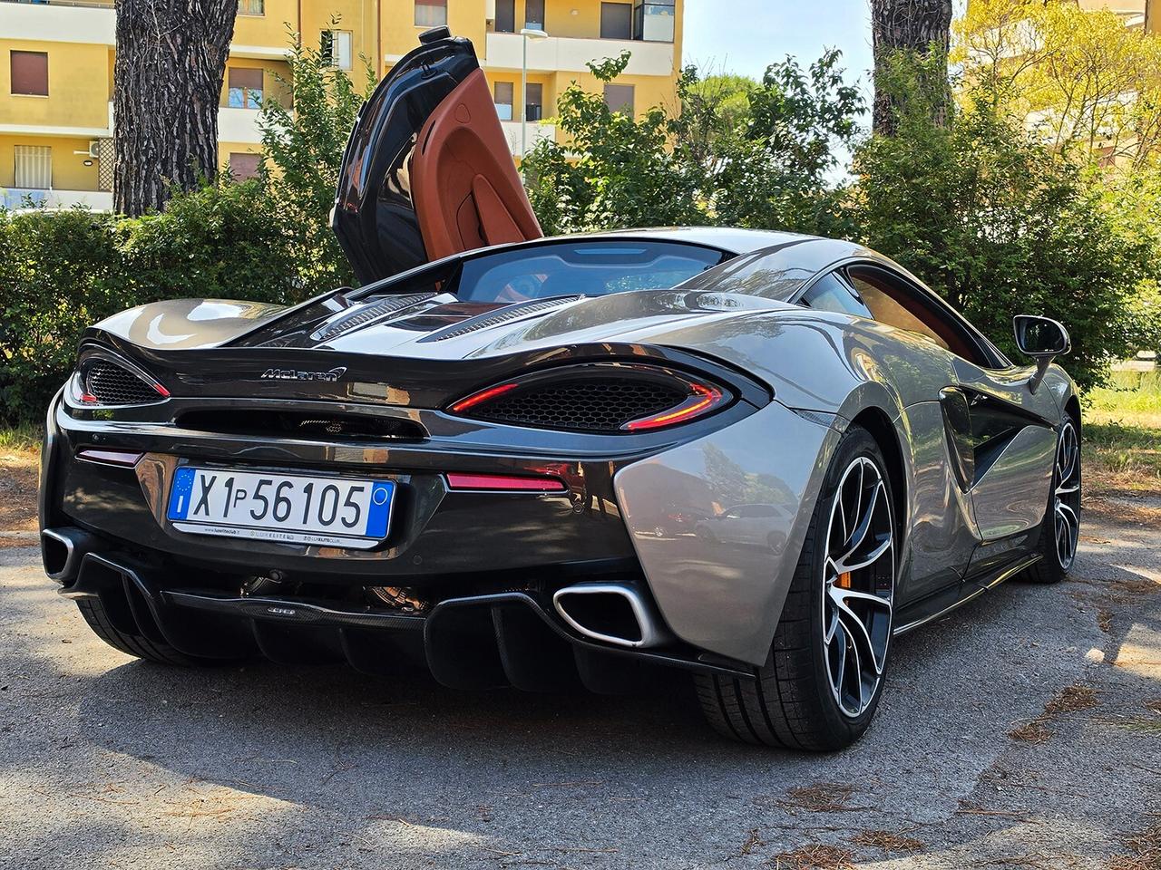 Mclaren 570S Coupe V8 3.8 570CV LUXURY PACK _ SERVICE BOOK COMPLETO MCLAREN UFFICIALE _ CERCHI 19" MSO (€8000) _ LIFT