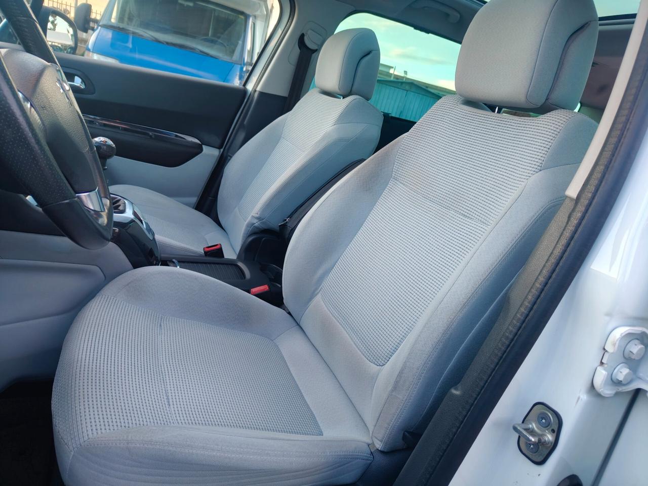 Peugeot 5008 1.6 HDi 115CV Business