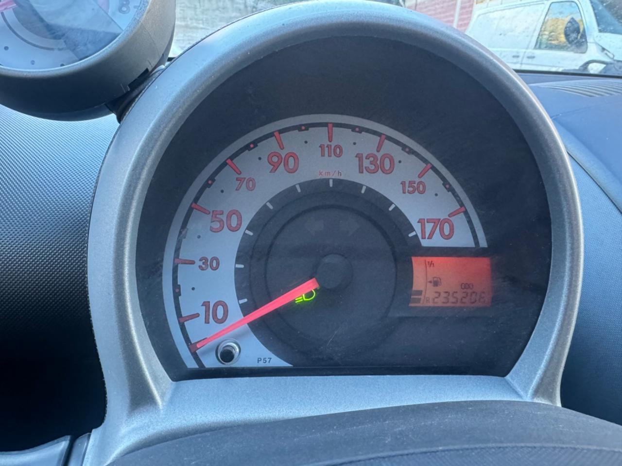 Peugeot 107 1.0 68CV 3p. Sweet Years 2006