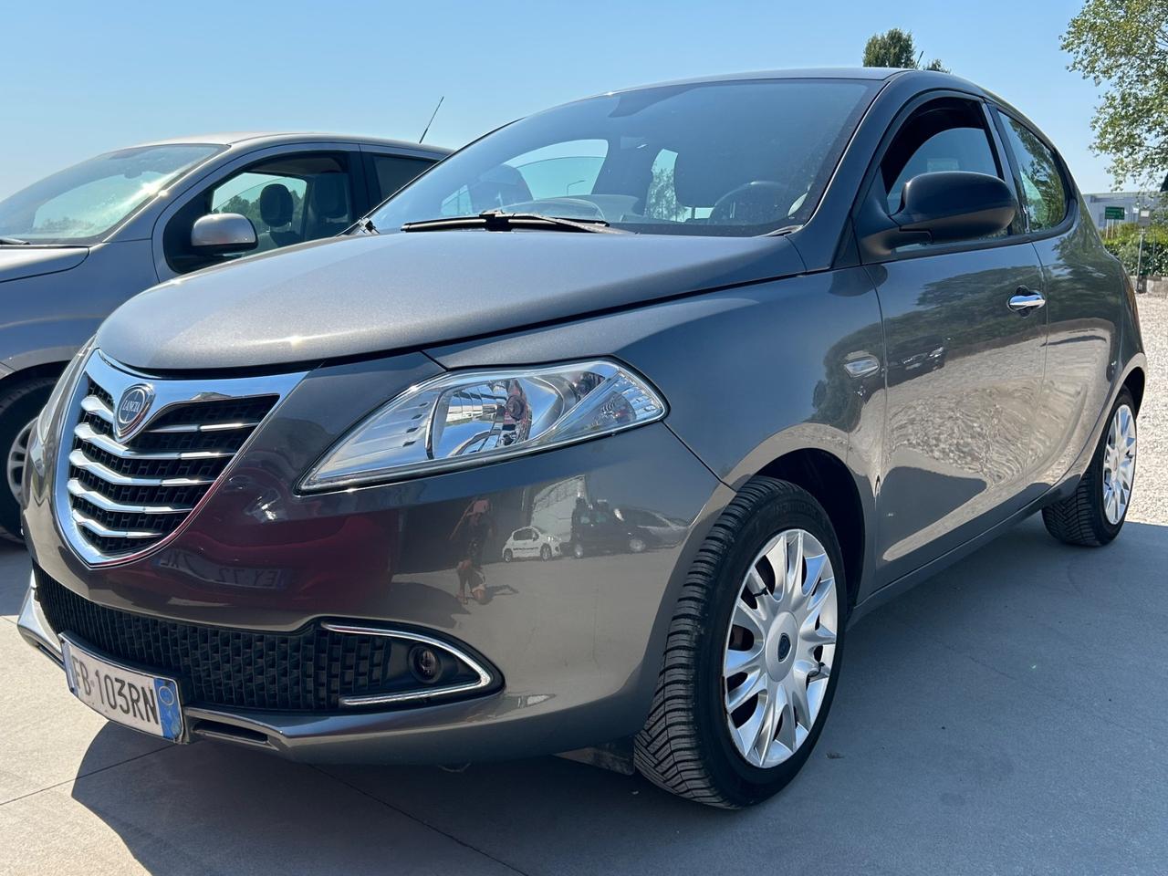 Lancia Ypsilon 1.2 69 CV 5 porte GPL Ecochic Silver