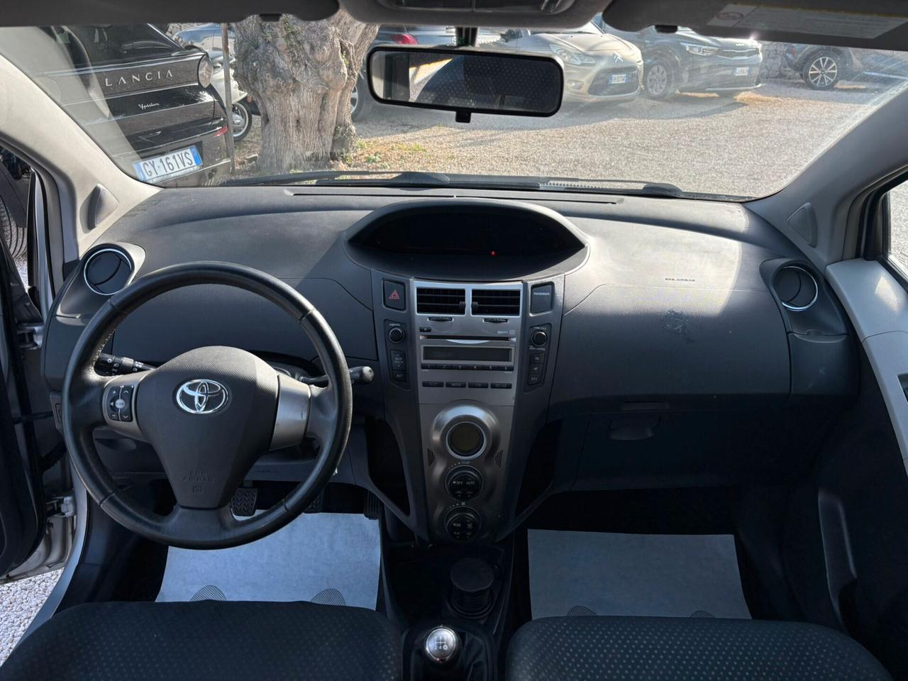 TOYOTA YARIS 1.0 B - 2010 92000 KM !!!