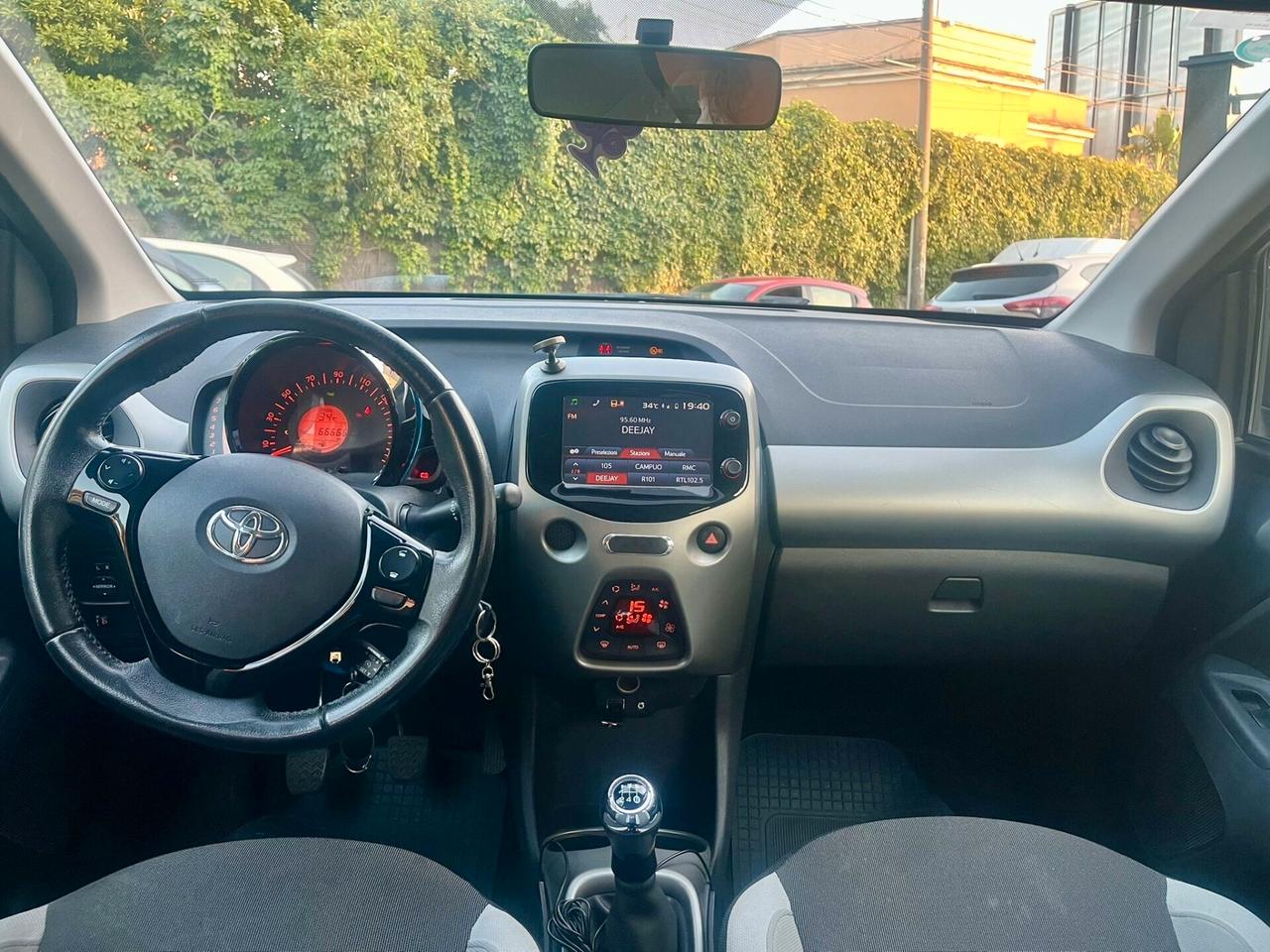 Toyota Aygo 1.0 VVT-i 69 CV 5 porte x-play TSS