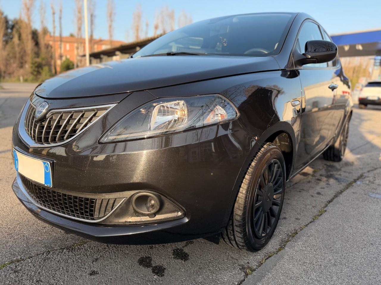 Lancia Ypsilon 1.0 FireFly 5 porte S&S Hybrid Alberta Ferretti