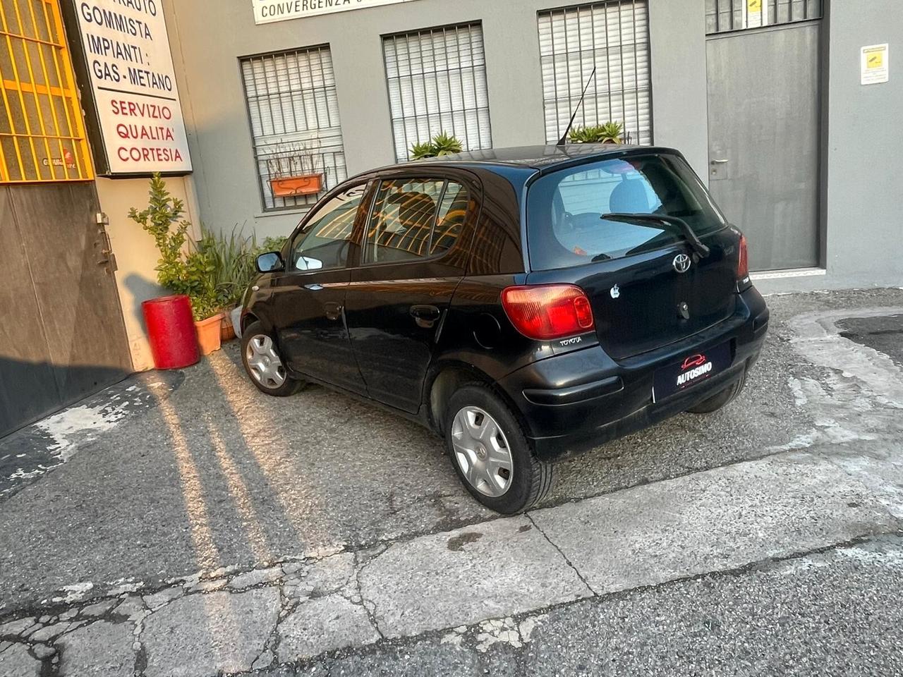 Toyota Yaris 1.0 5 porte