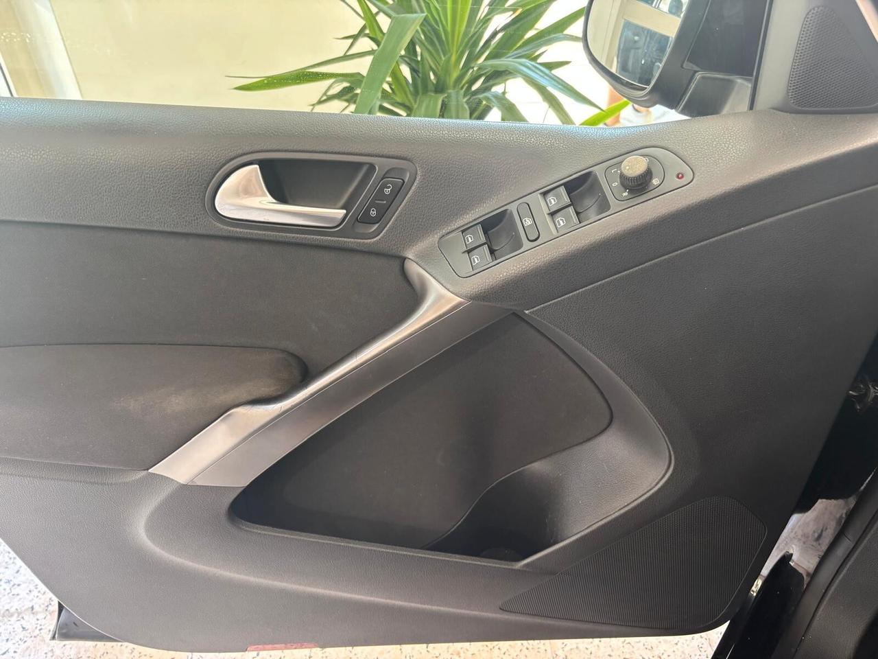 Volkswagen Tiguan 2.0 16V TDI DPF Sport & Style (18°)