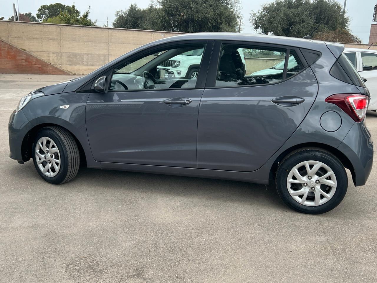 Hyundai i10 1.0 LPGI Econext Login GARANZIA