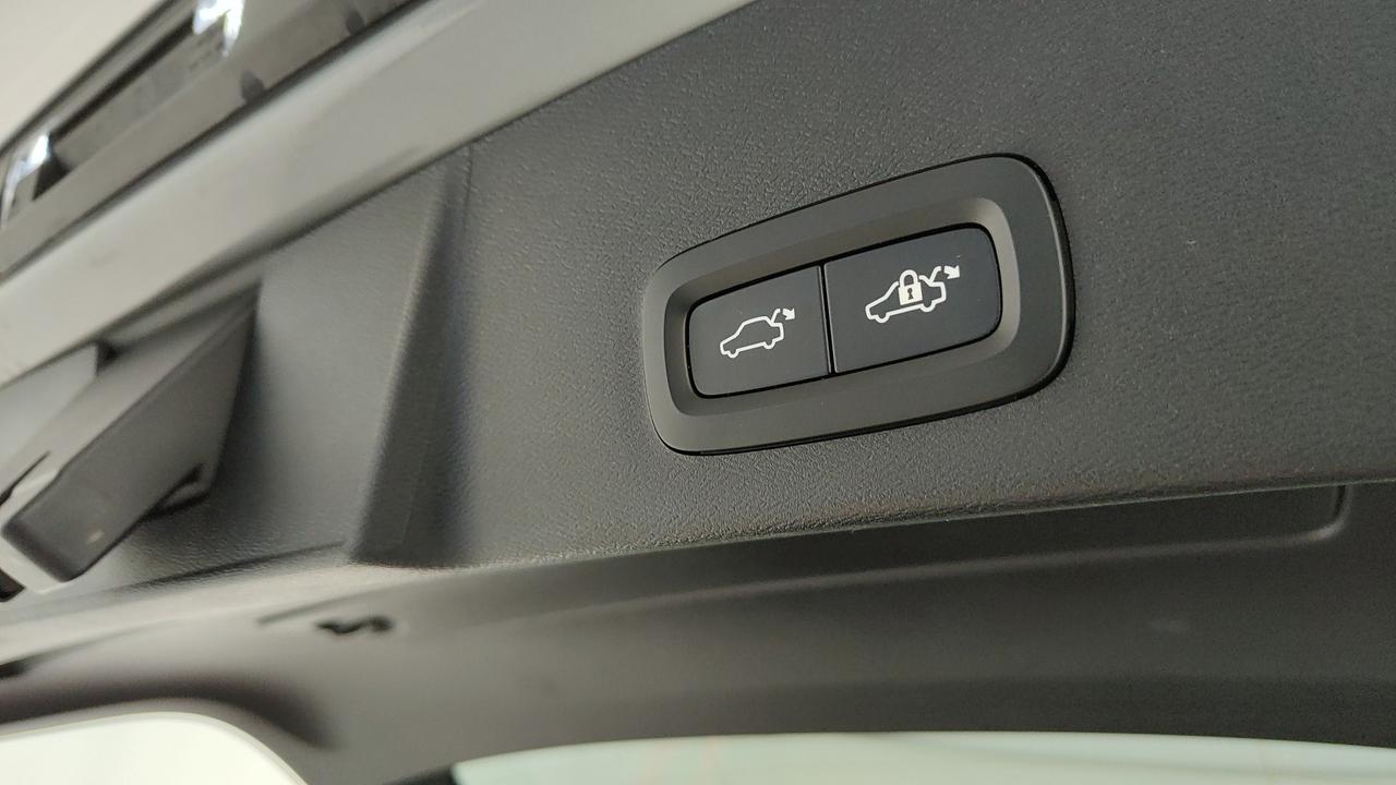 VOLVO XC40 2.0 b3 Core auto