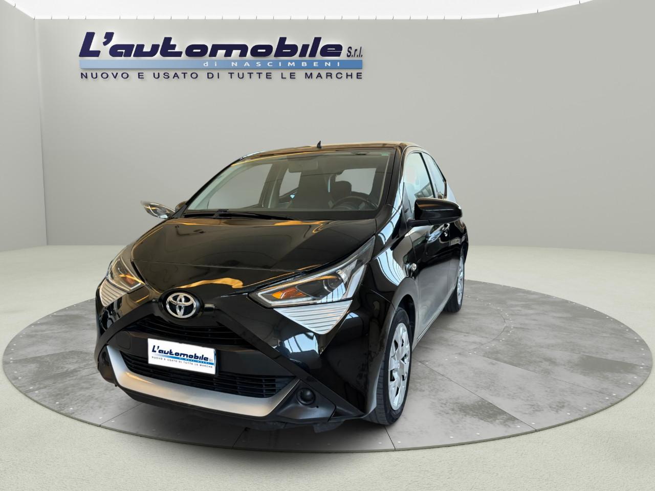 Toyota Aygo 5 Porte 1.0 x-business m-mt 72cv AUTOMATICA