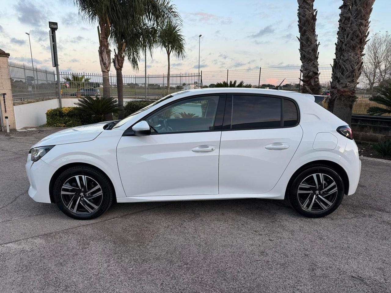 Peugeot 208 BlueHDi 100 Allure Navi Pack