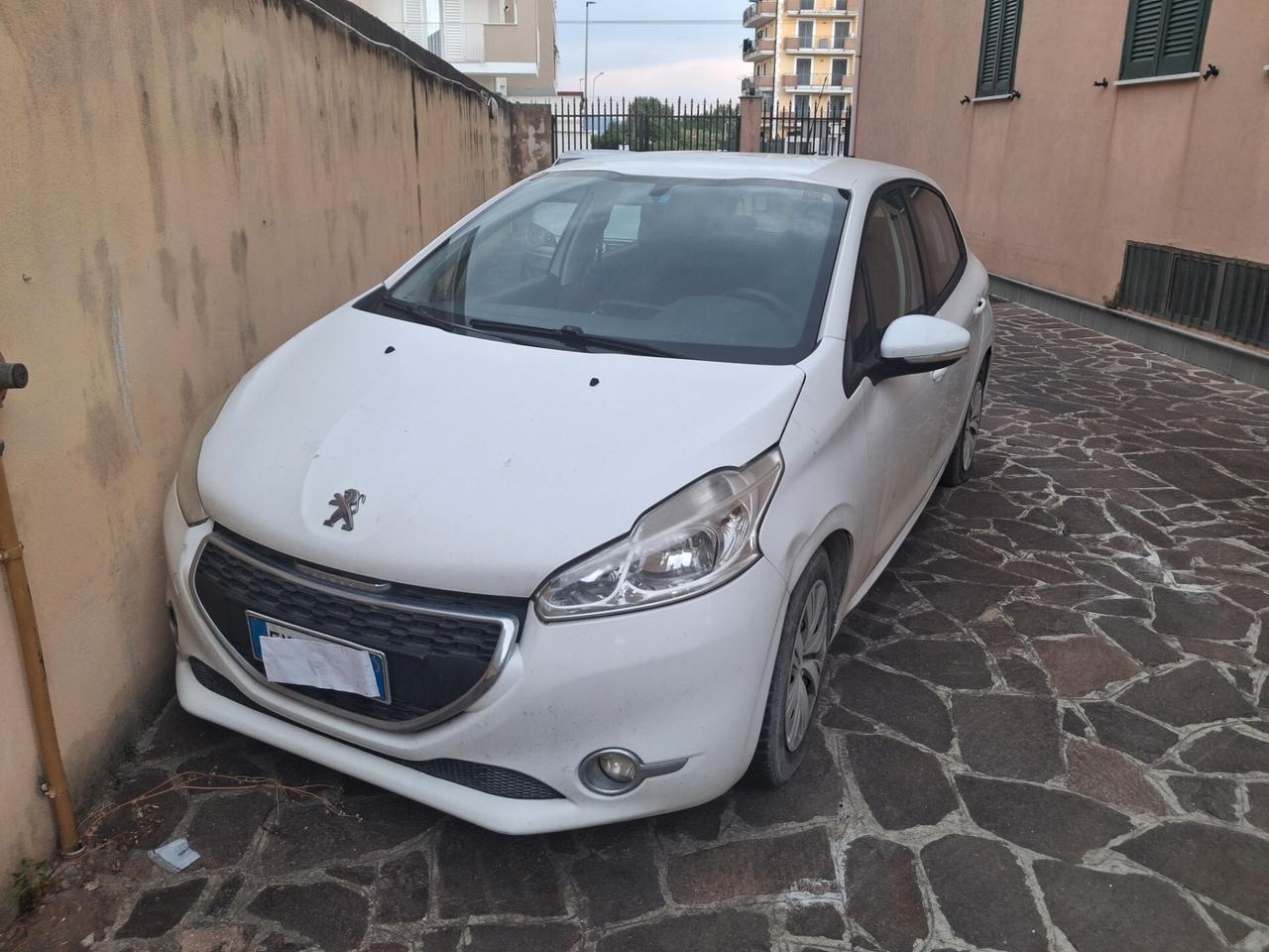 Peugeot 208 1.4 VTi 95 CV 2014 (motore da rivedere)