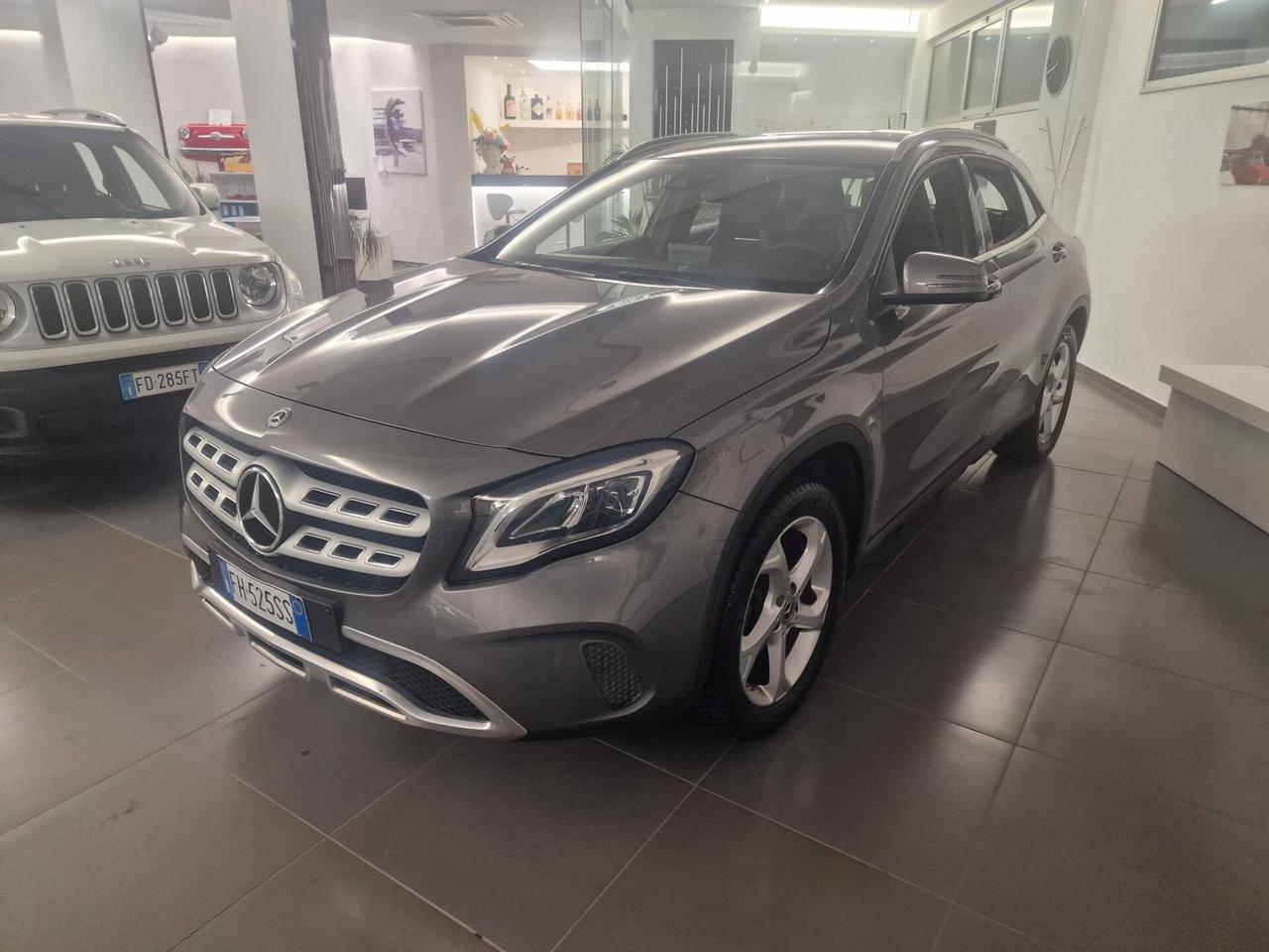 Mercedes-benz GLA 180 d Premium