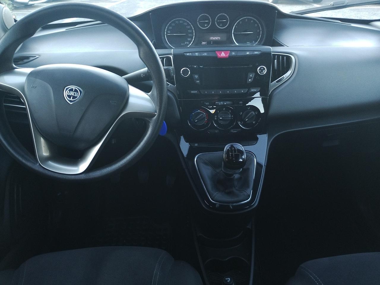Lancia Ypsilon 5 Porte Ypsilon 1.2 8v Silver c/clima 69cv