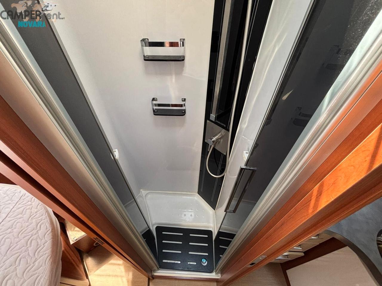 MOBILVETTA KEA TEKNO LINE P68 - SEMINTEGRALE CON LETTO NAUTICO ED AMPIO GARAGE