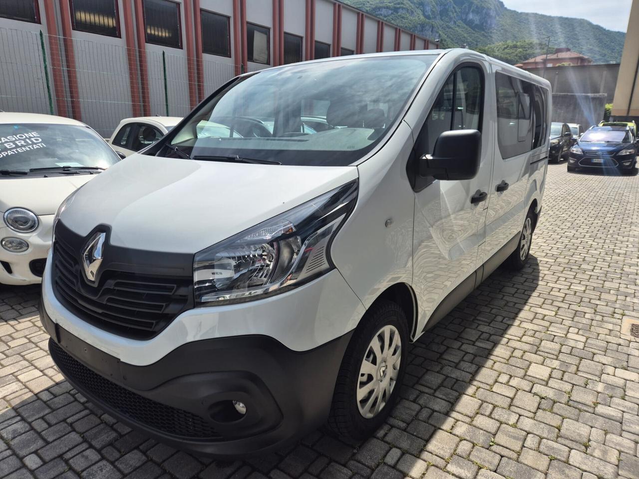 Renault Trafic EXPRESSION DCI 120CV - 9 POSTI - GANCIO TRAINO