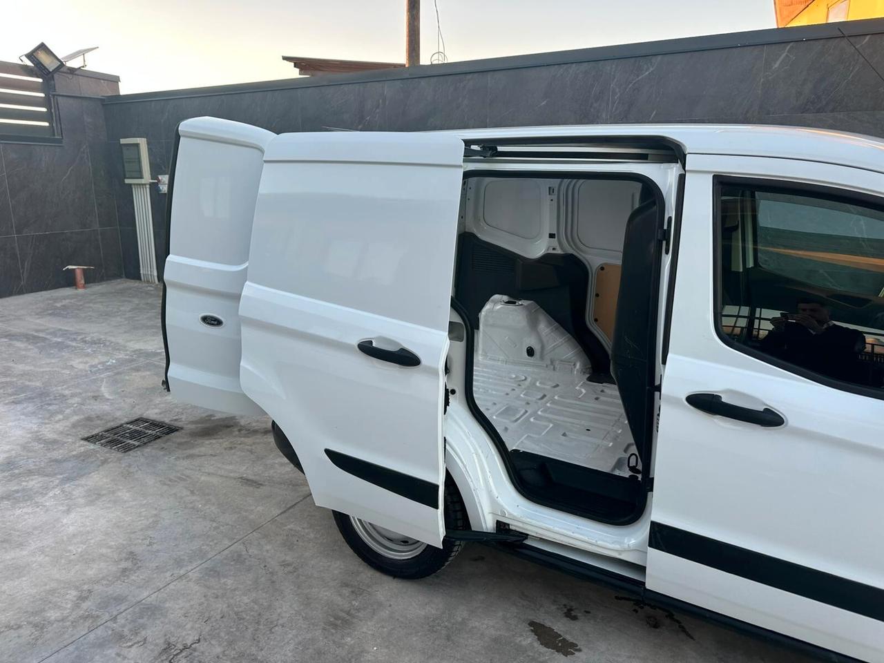 Ford Transit Courier 1.5 TDCi 75CV Van Entry