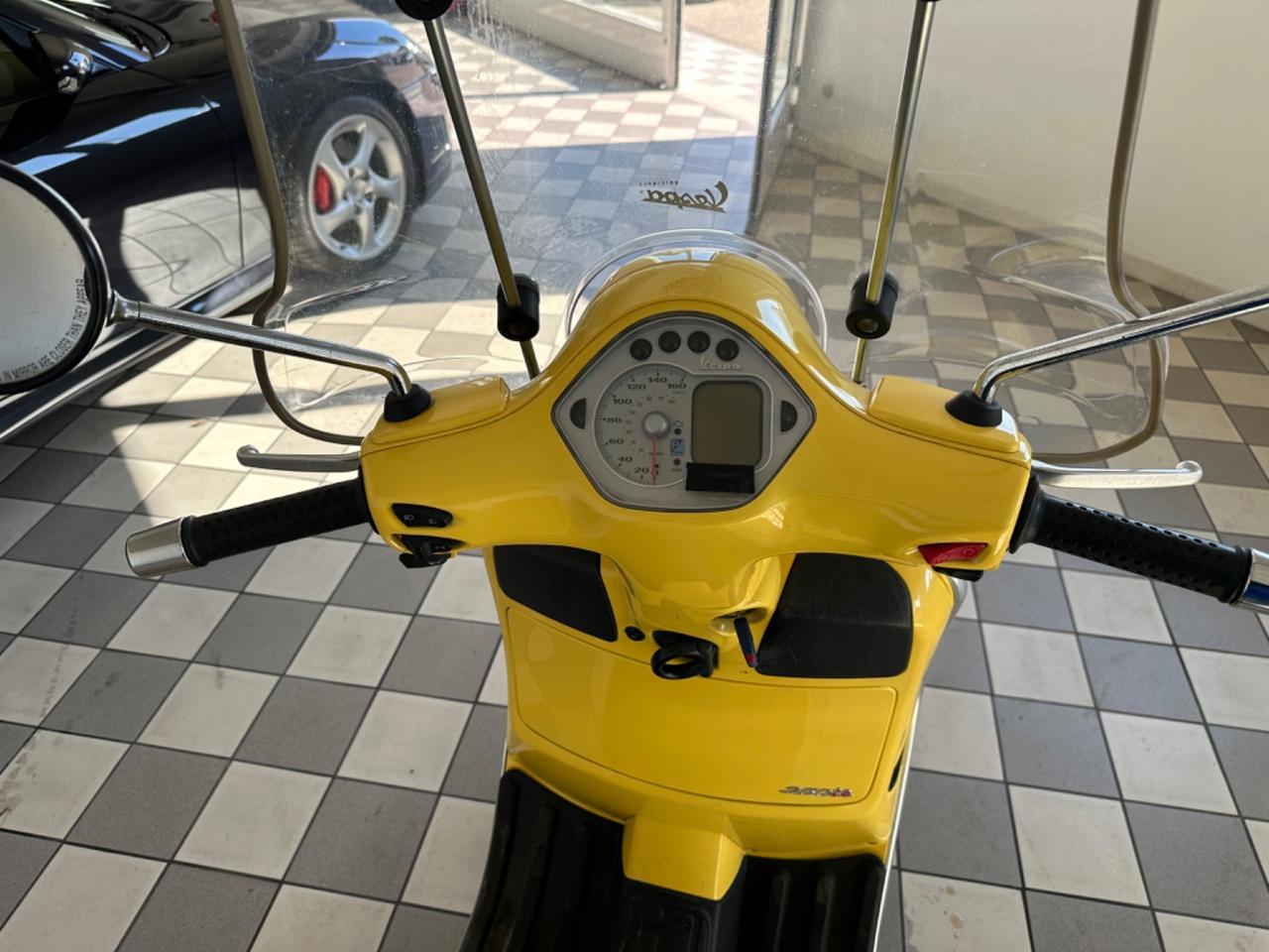 Piaggio Vespa 250 GTS