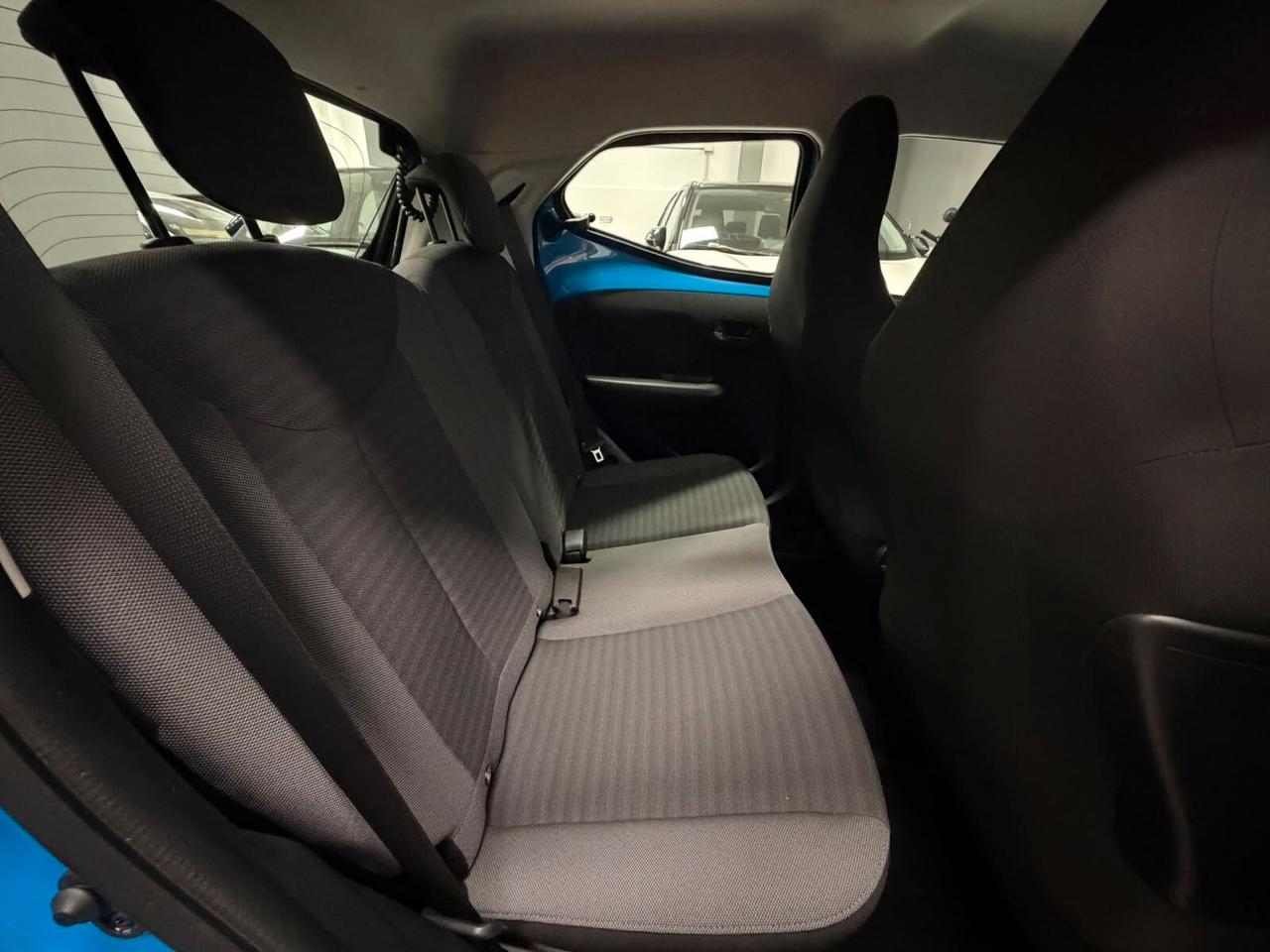 Toyota Aygo Connect 1.0 VVT-i 72 CV 5 porte x-play A RATE DA € 110 AL MESE