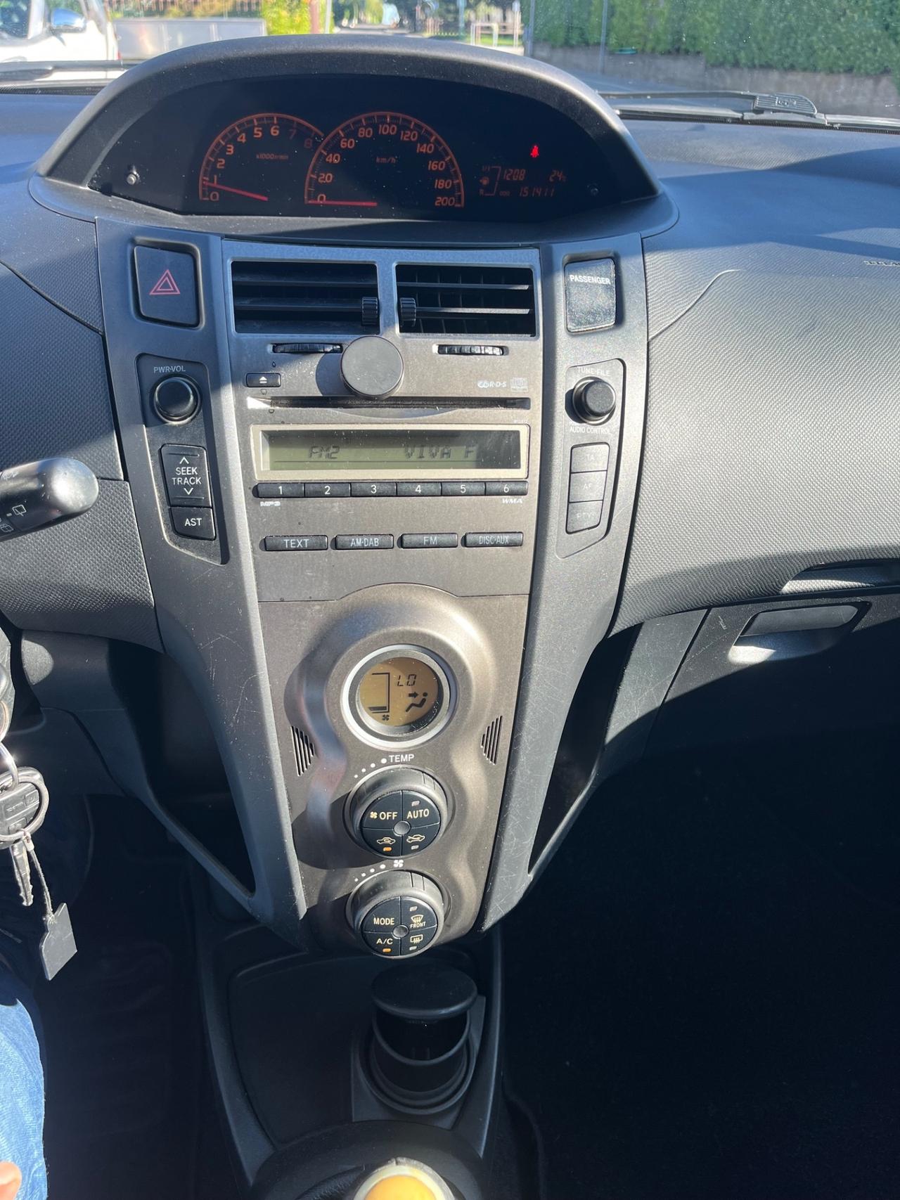Toyota Yaris 1.0 5 porte Sol