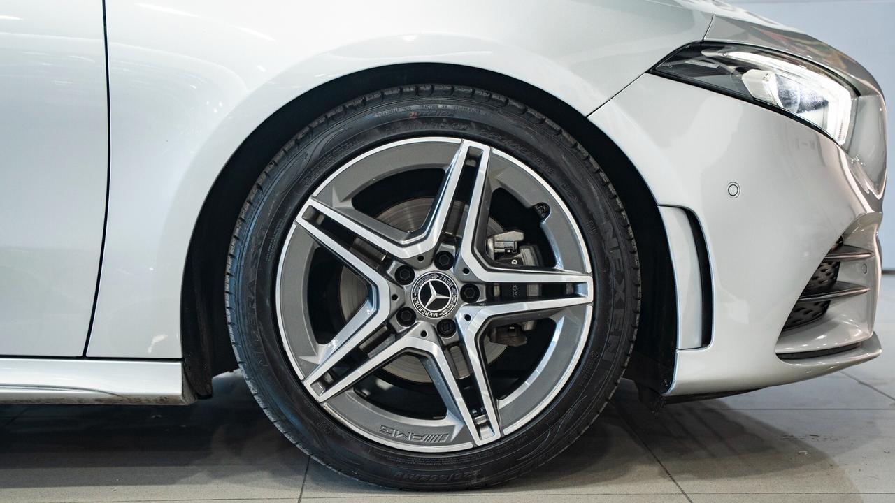 Mercedes-benz A 180 D PREMIUM PLUS AMG TETTO PACK LUCI XENO NAVI PELLE FULL OPTIONAL