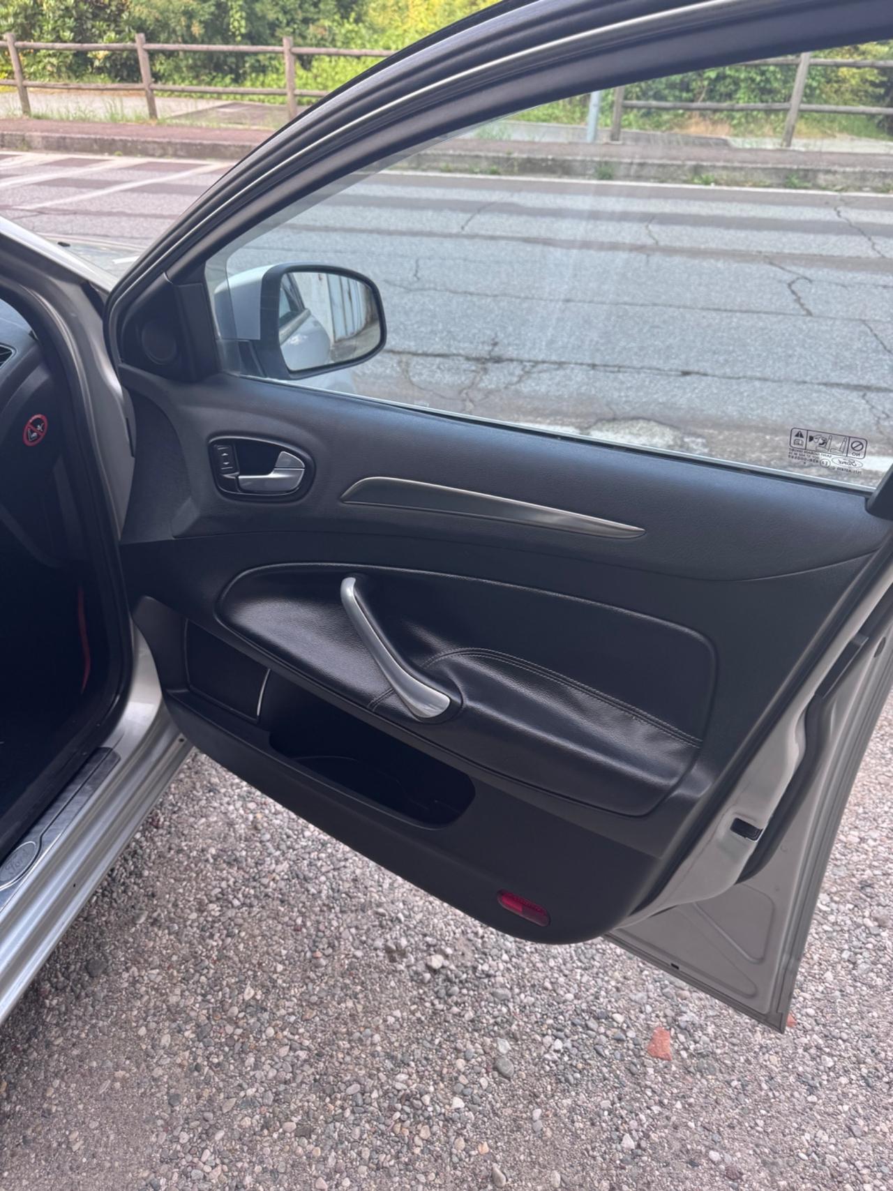 Ford Mondeo 2000 TDCi 140 CV Ghia DPF con cambio automatico 6Tronic