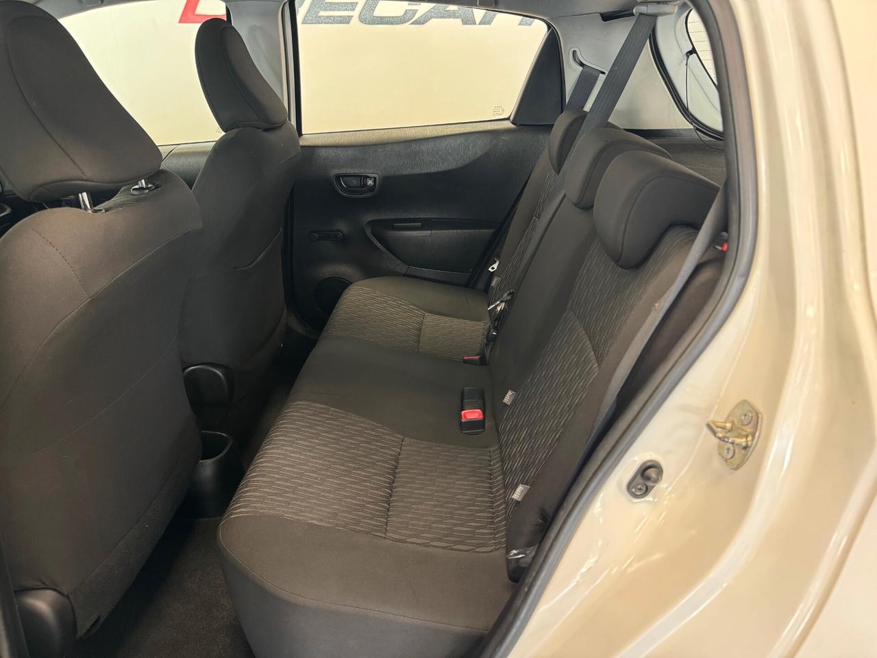 Toyota Yaris 1.4 D-4D 5 porte MECCANICA OK CARROZZERIA DA RIVEDERE