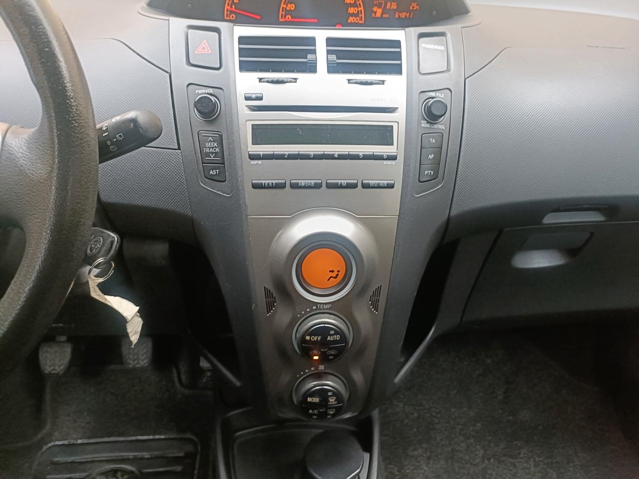 Toyota Yaris 1.0 5 porte Sol