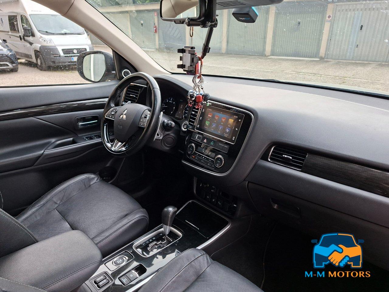 Mitsubishi Outlander 2.2 Instyle Plus Sda awd 7p.ti auto my17