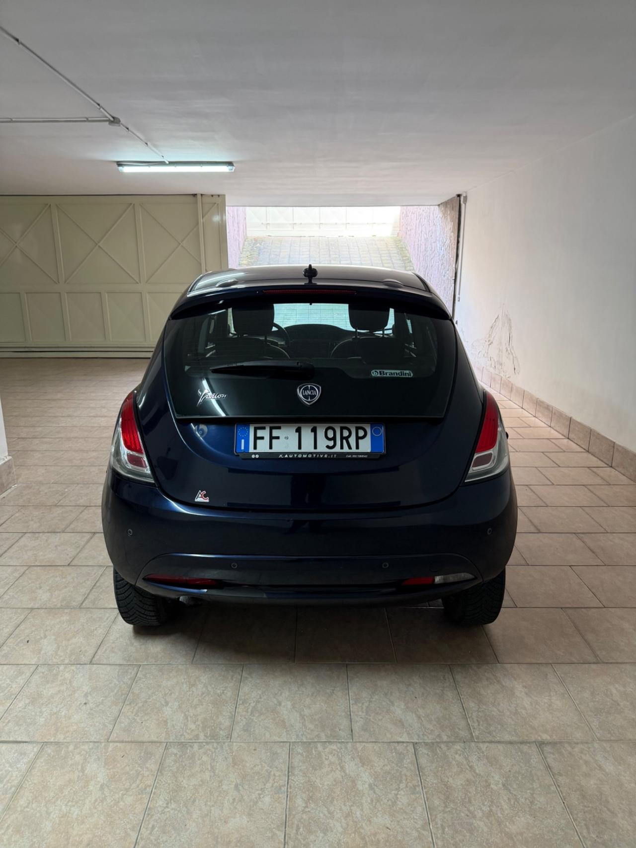 Lancia Ypsilon 0.9 TwinAir 85 CV 5 porte Metano Ecochic Platinum