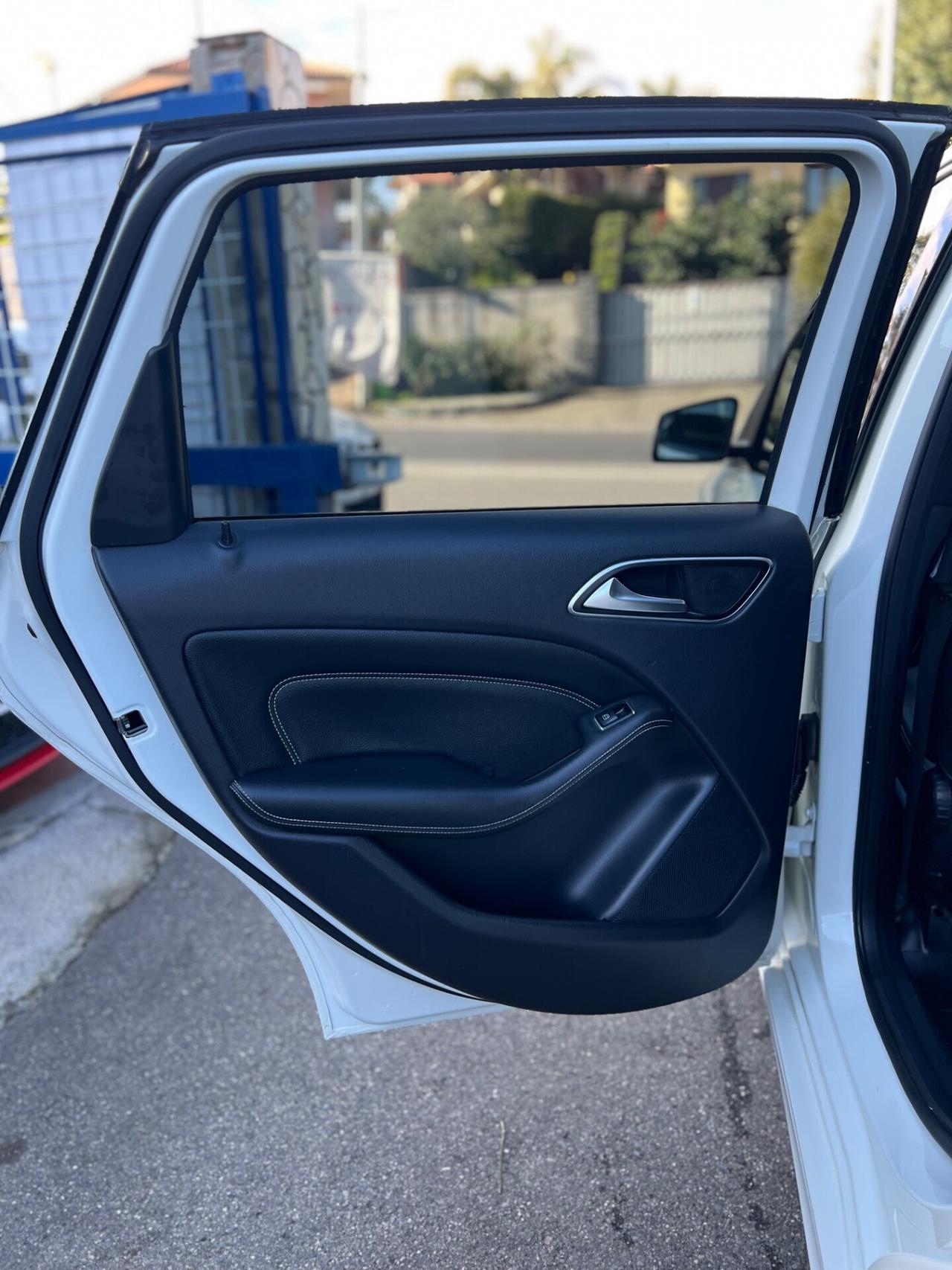 Mercedes-benz B 180 B 180 d Automatic Premium