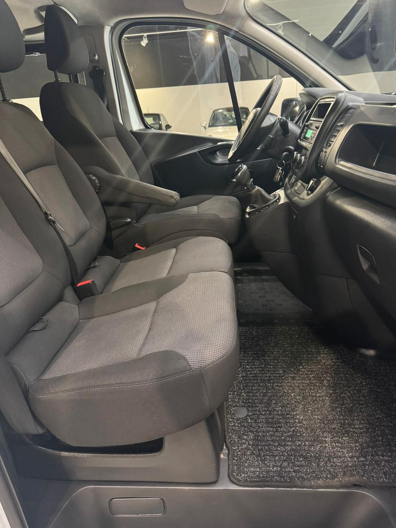 RENAULT TRAFIC 6 POSTI