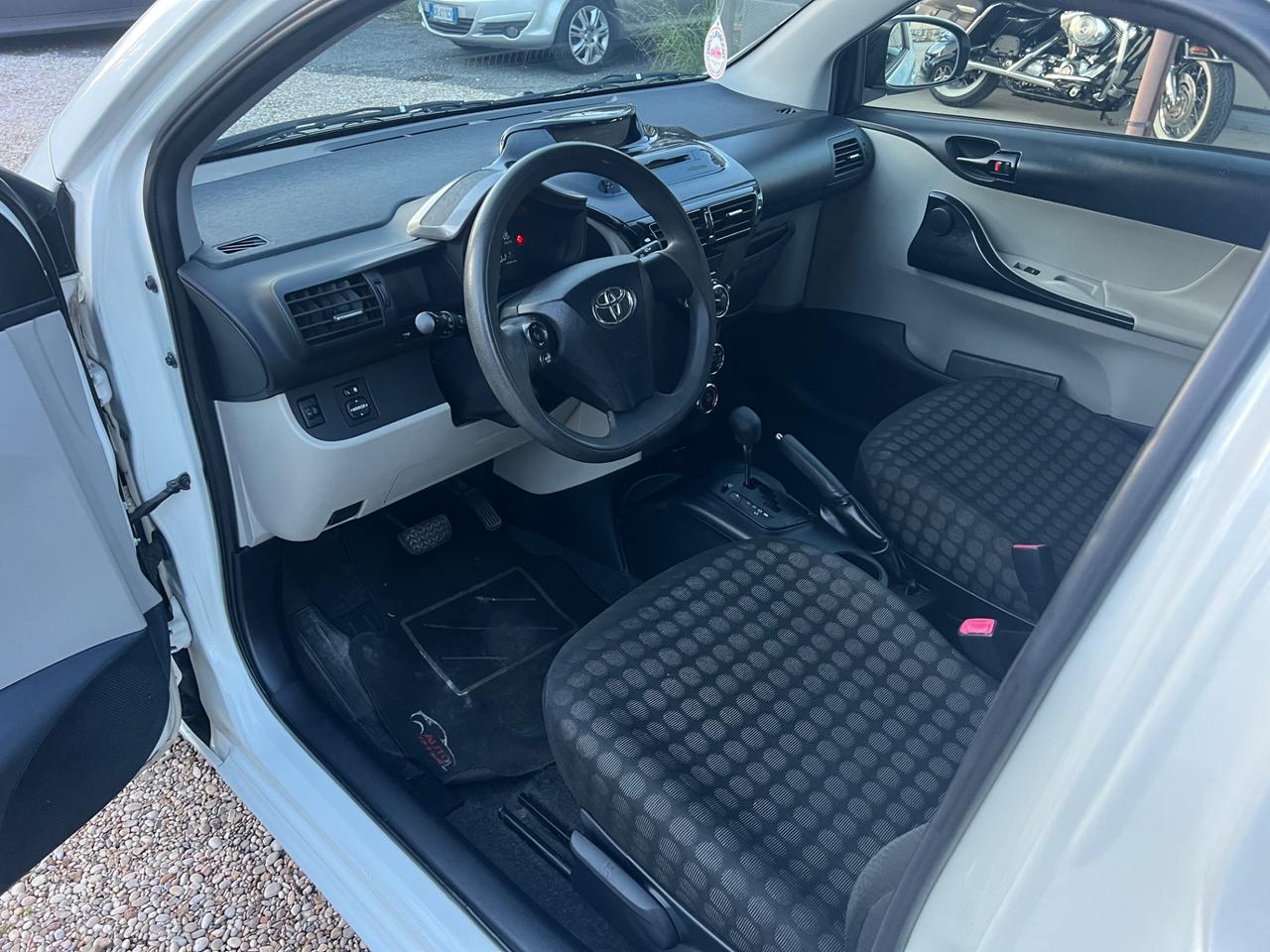 Toyota iQ 1.0 CVT Lounge