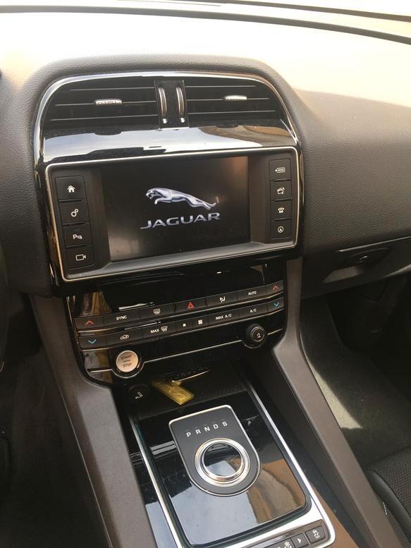 Jaguar F-Pace 2.0 D 240 CV AWD aut. R-Sport