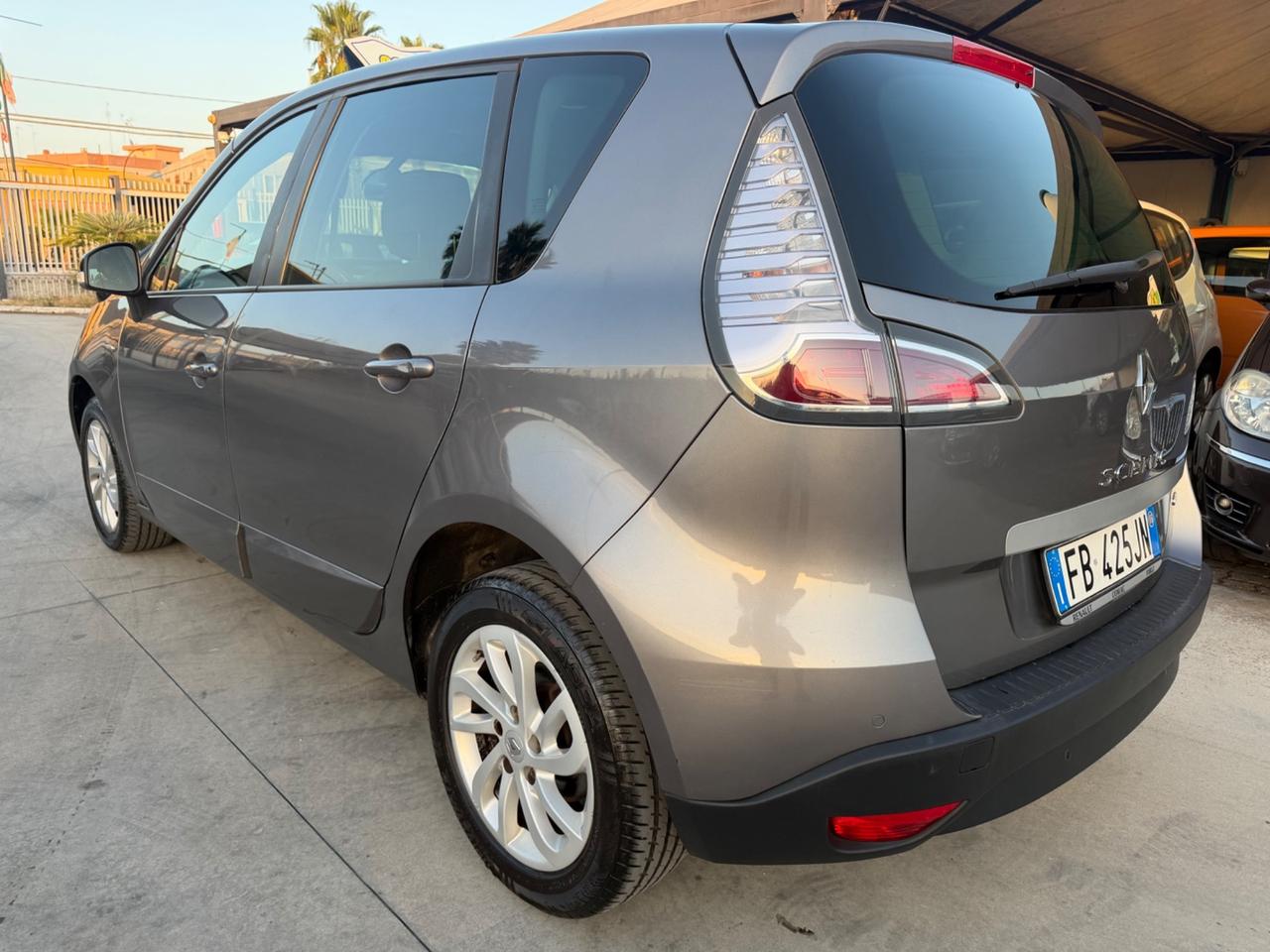 Renault SCENIC 1.5 dCi 110CV 2015 - TOM TOM