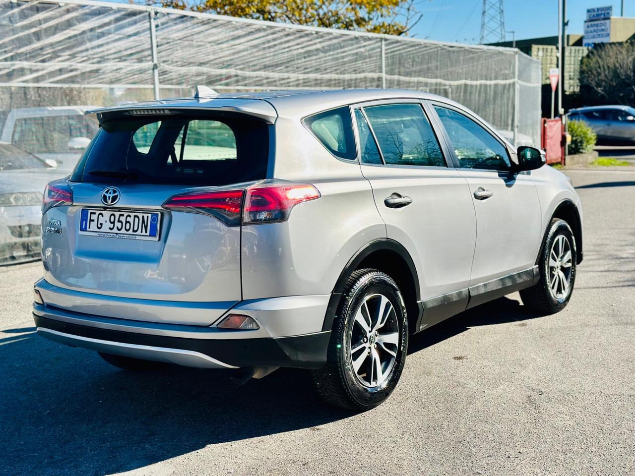 Toyota RAV 4 2016 2.0 D-4D km 130,000 ok neopatentati ! ! !