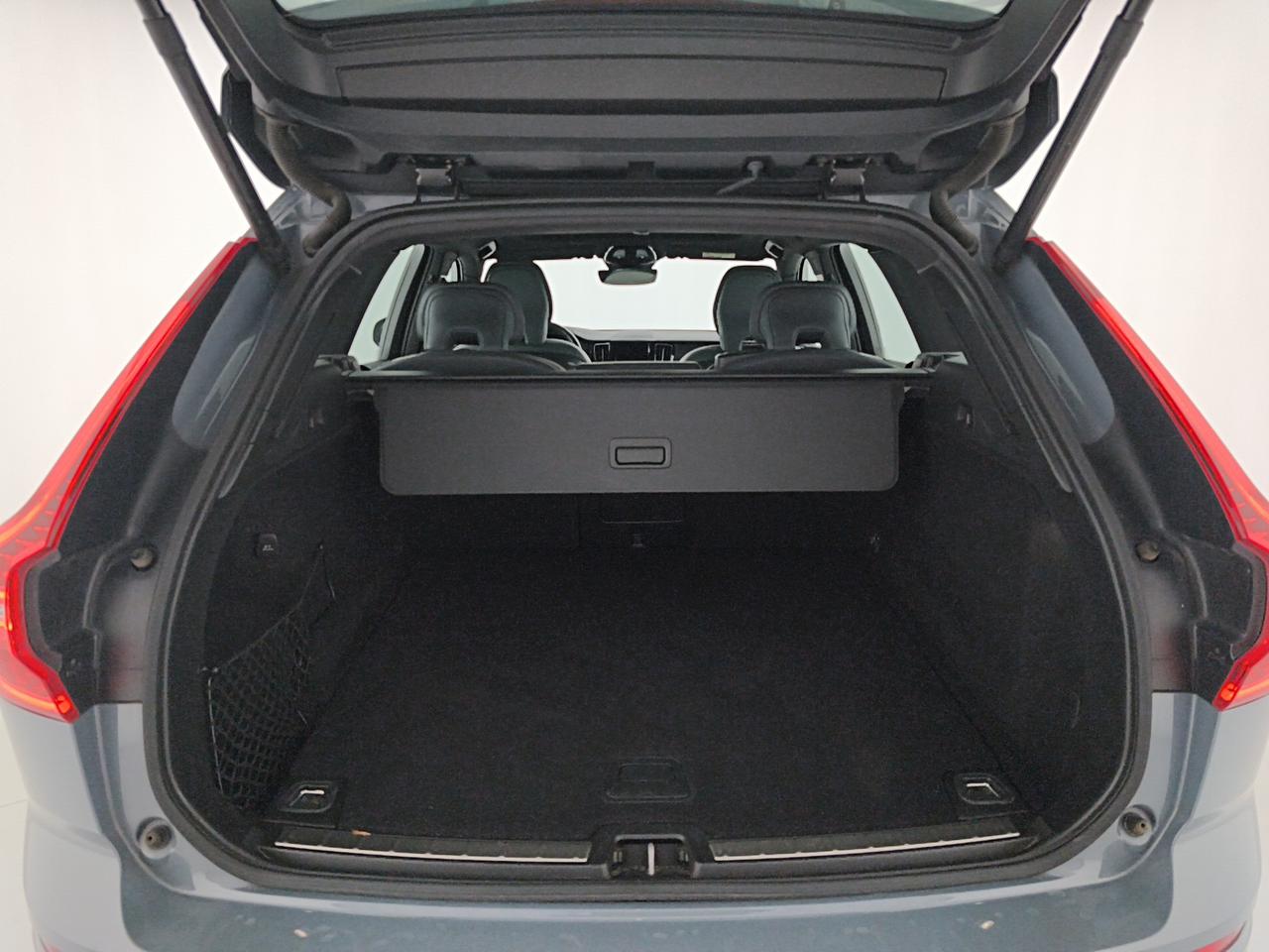 Volvo XC60 2.0 b4 Plus Dark awd