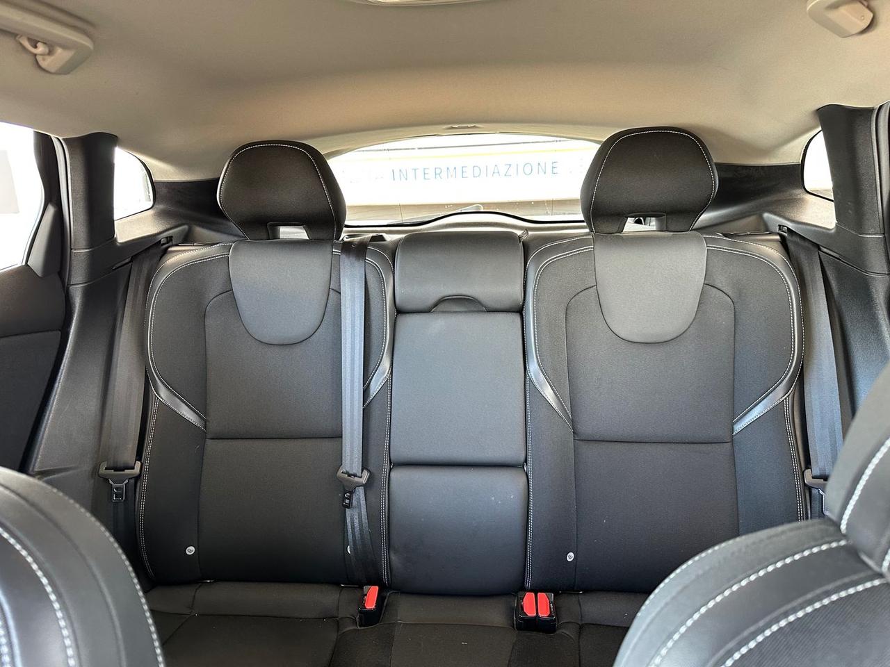 Volvo V40 Business Plus 2.0 T2 #6843