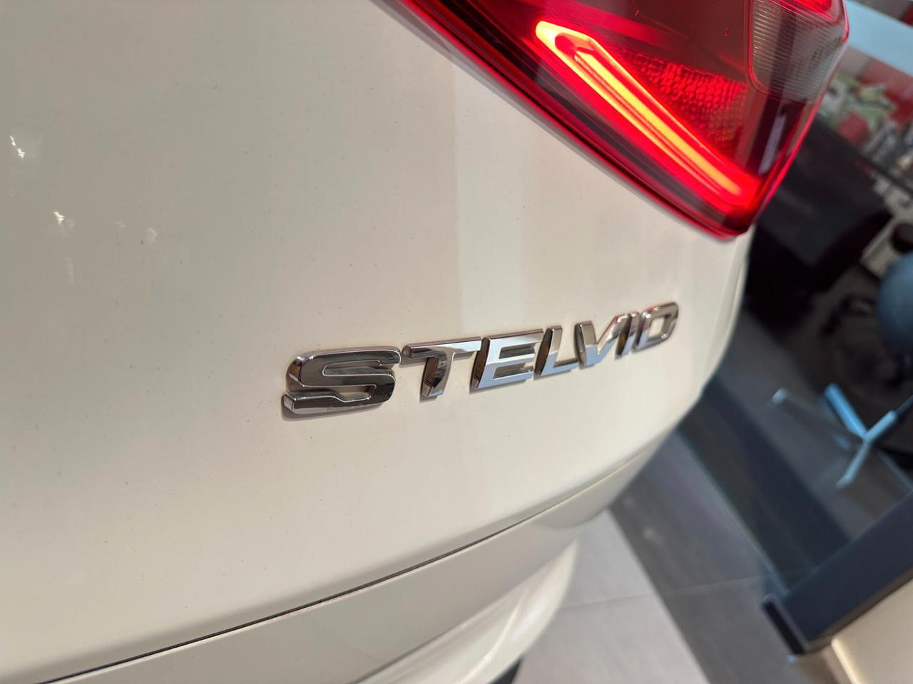 Alfa Romeo Stelvio 2.2 Turbodiesel 180 CV AT8 RWD Executive