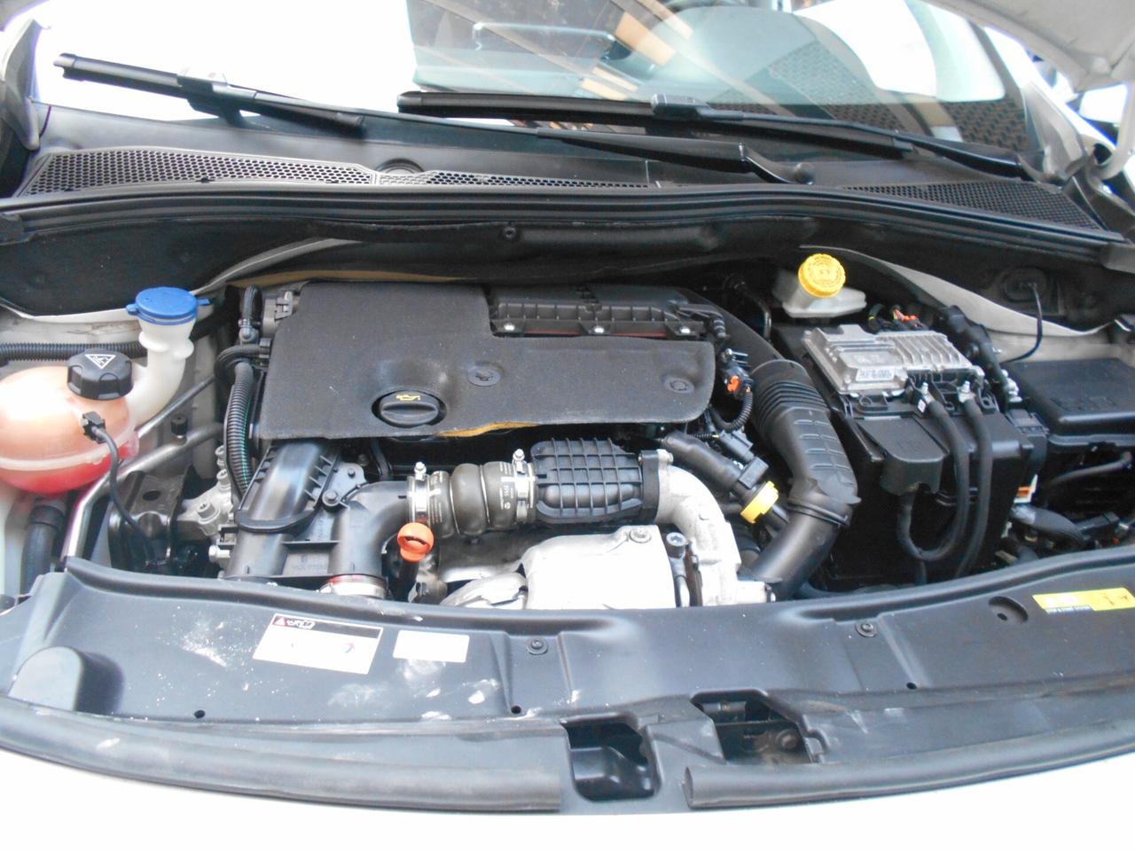 Peugeot 2008 BlueHDi 120 S&S Allure
