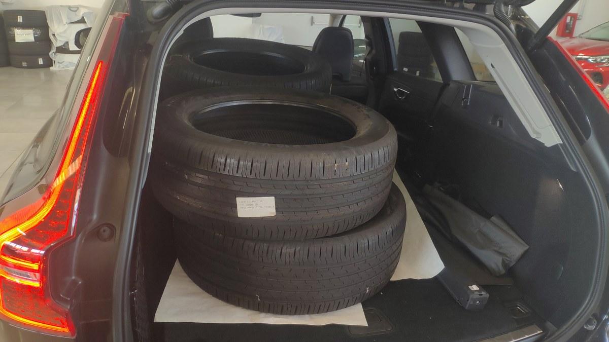 VOLVO Xc60 B4 Mild Hybrid (D) Automatico Plus Dark
