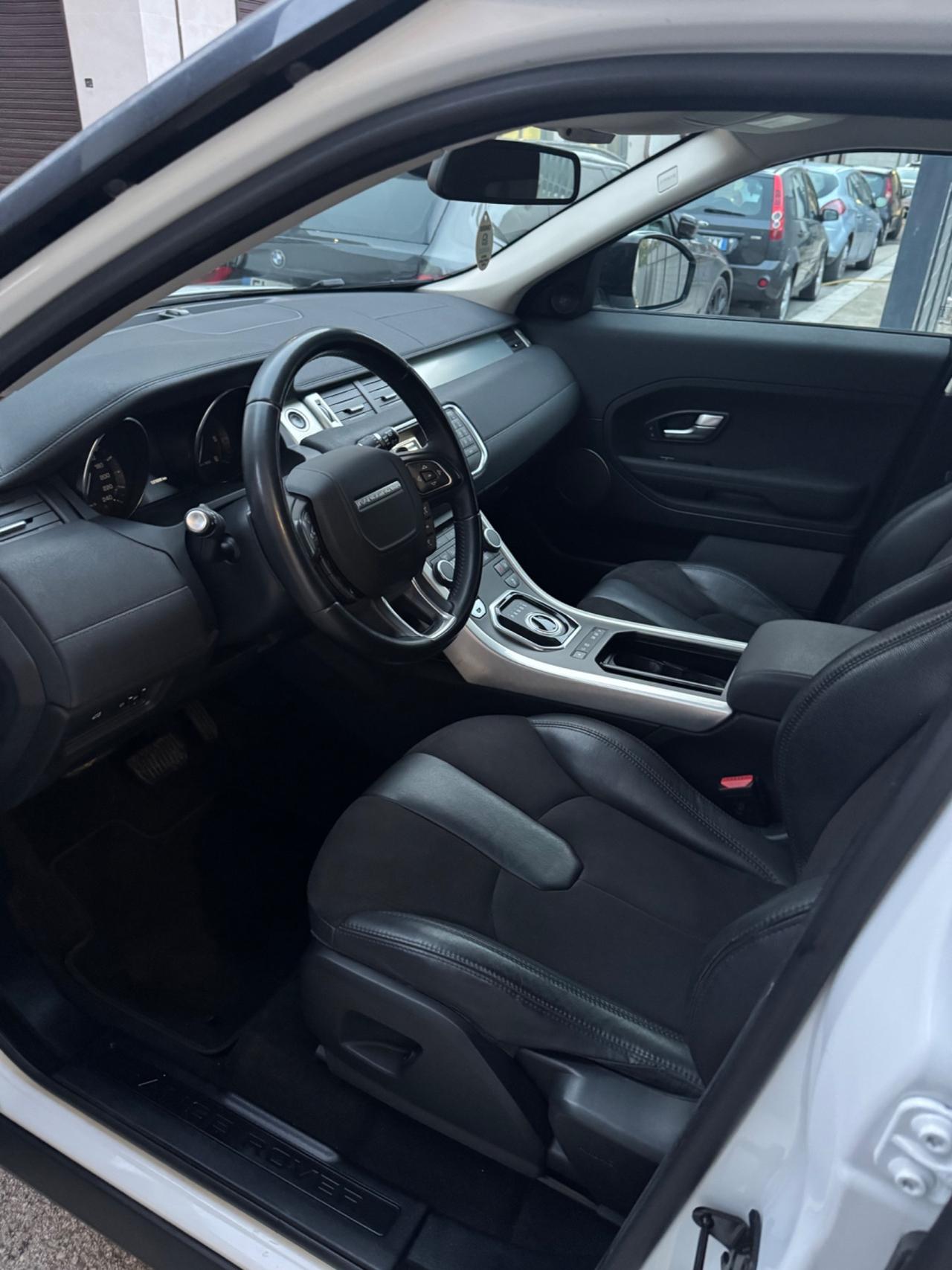 Land Rover Range Evoque 2.2 TD4 5p. Pure