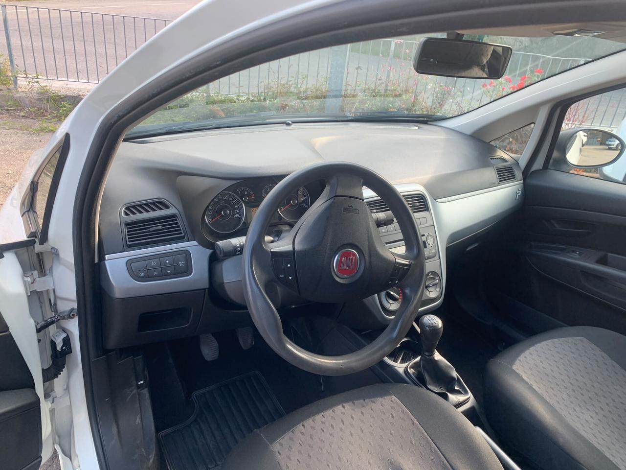 Fiat Grande Punto van tdi 1300 cc-anno 2009 200000 km-tutta tagliandata-in ordine
