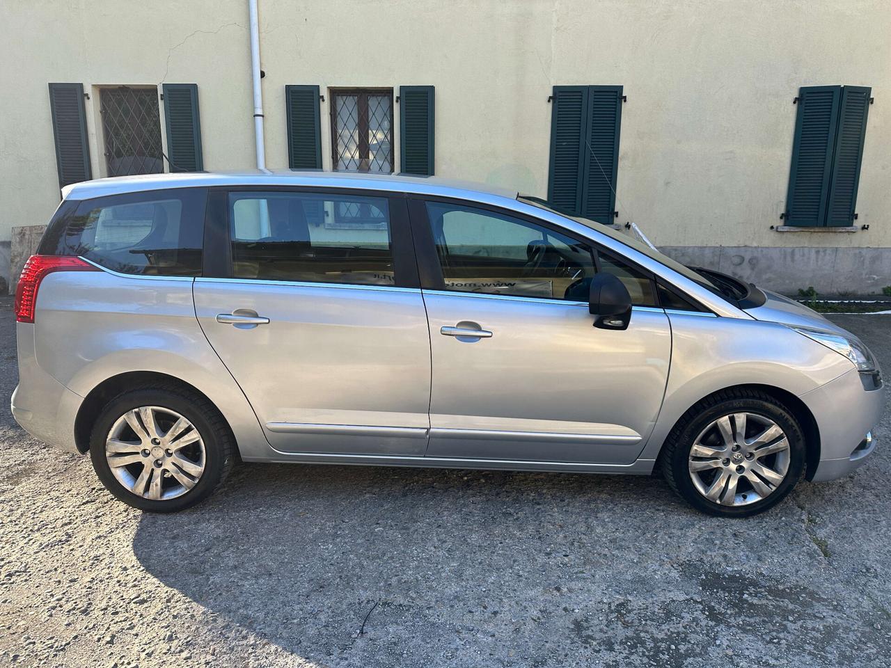 Peugeot 5008 1.6 HDi 112CV Féline